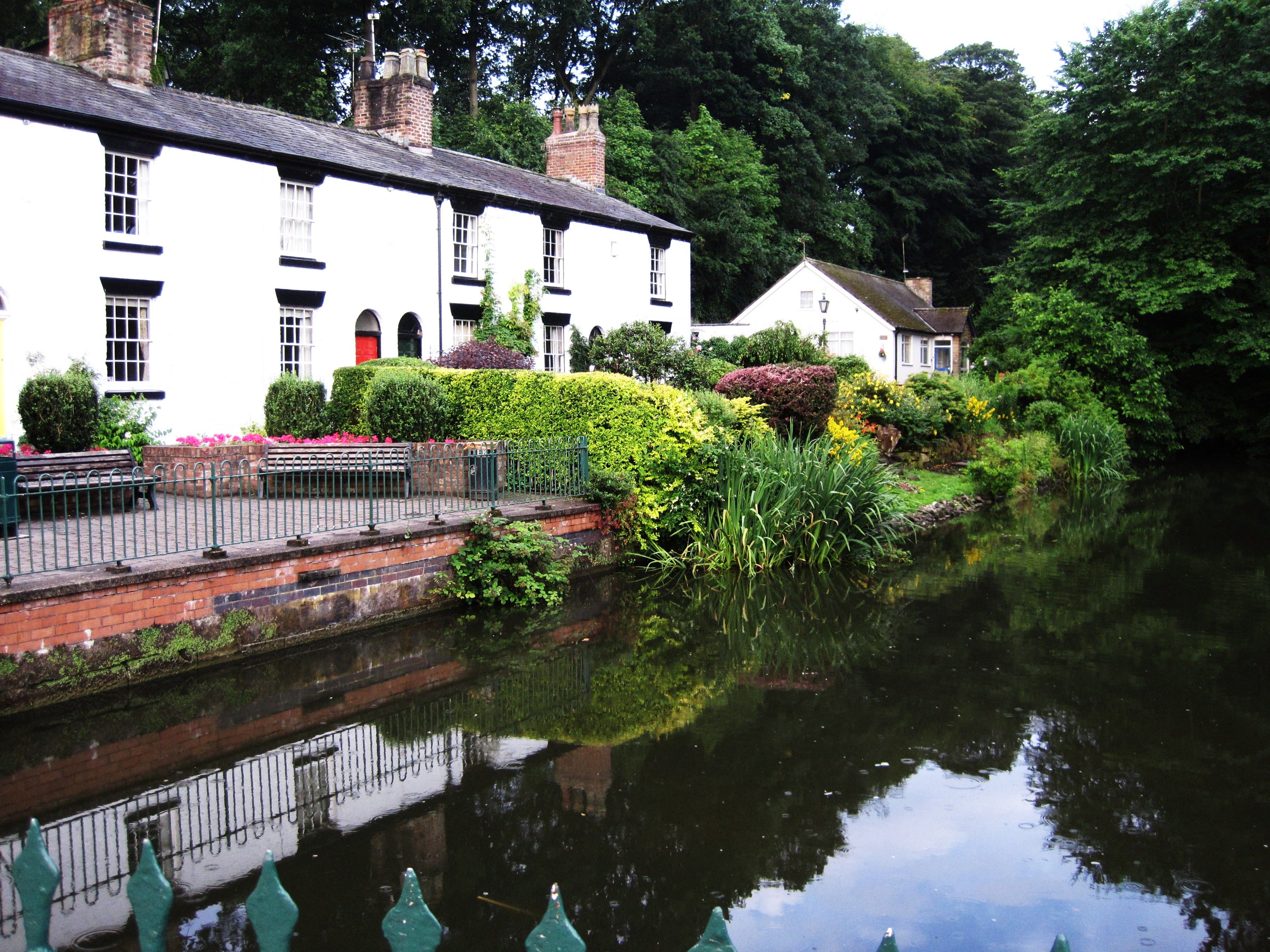 Holiday rentals Lymm