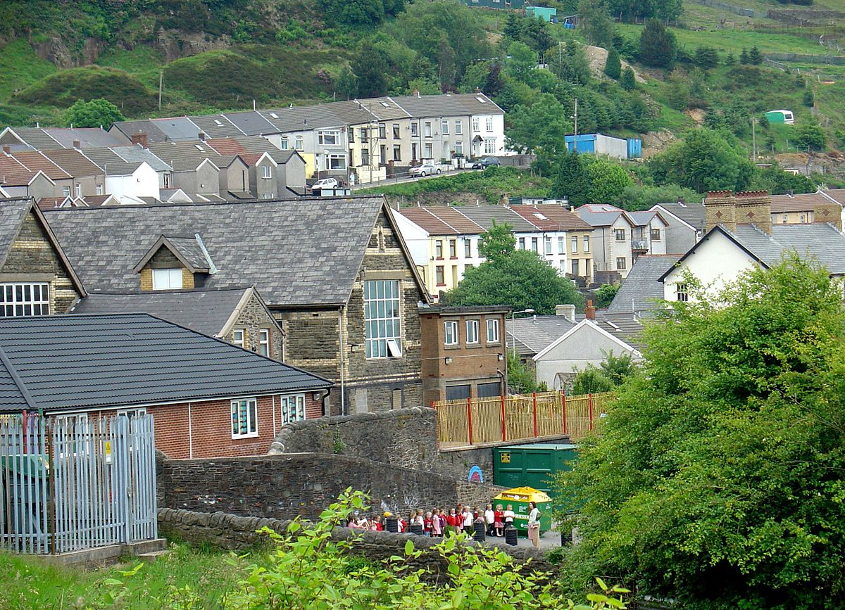 Holiday rentals Clydach