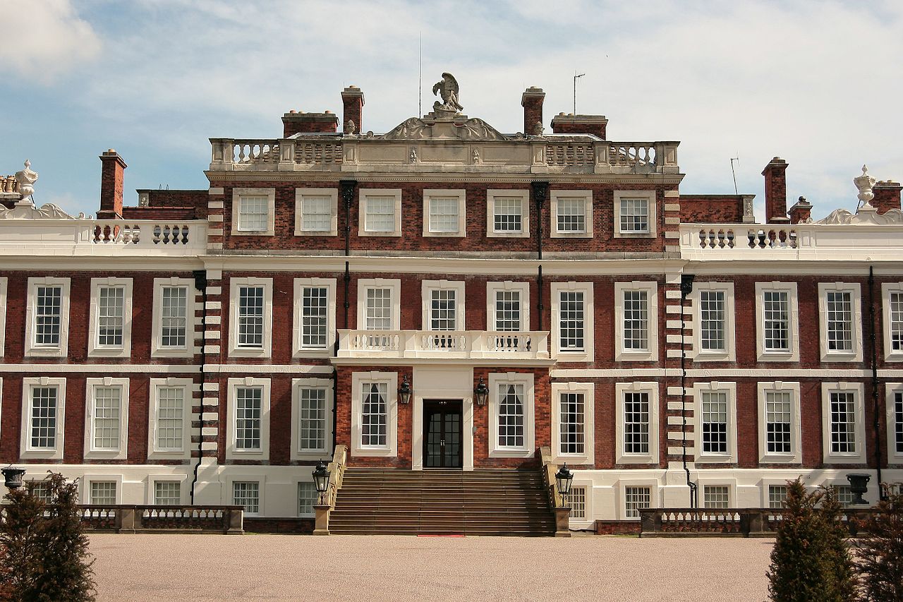 Holiday rentals Knowsley