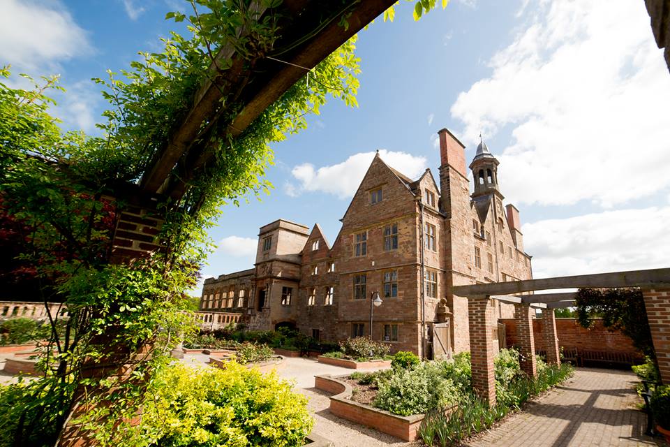 Holiday rentals Ollerton