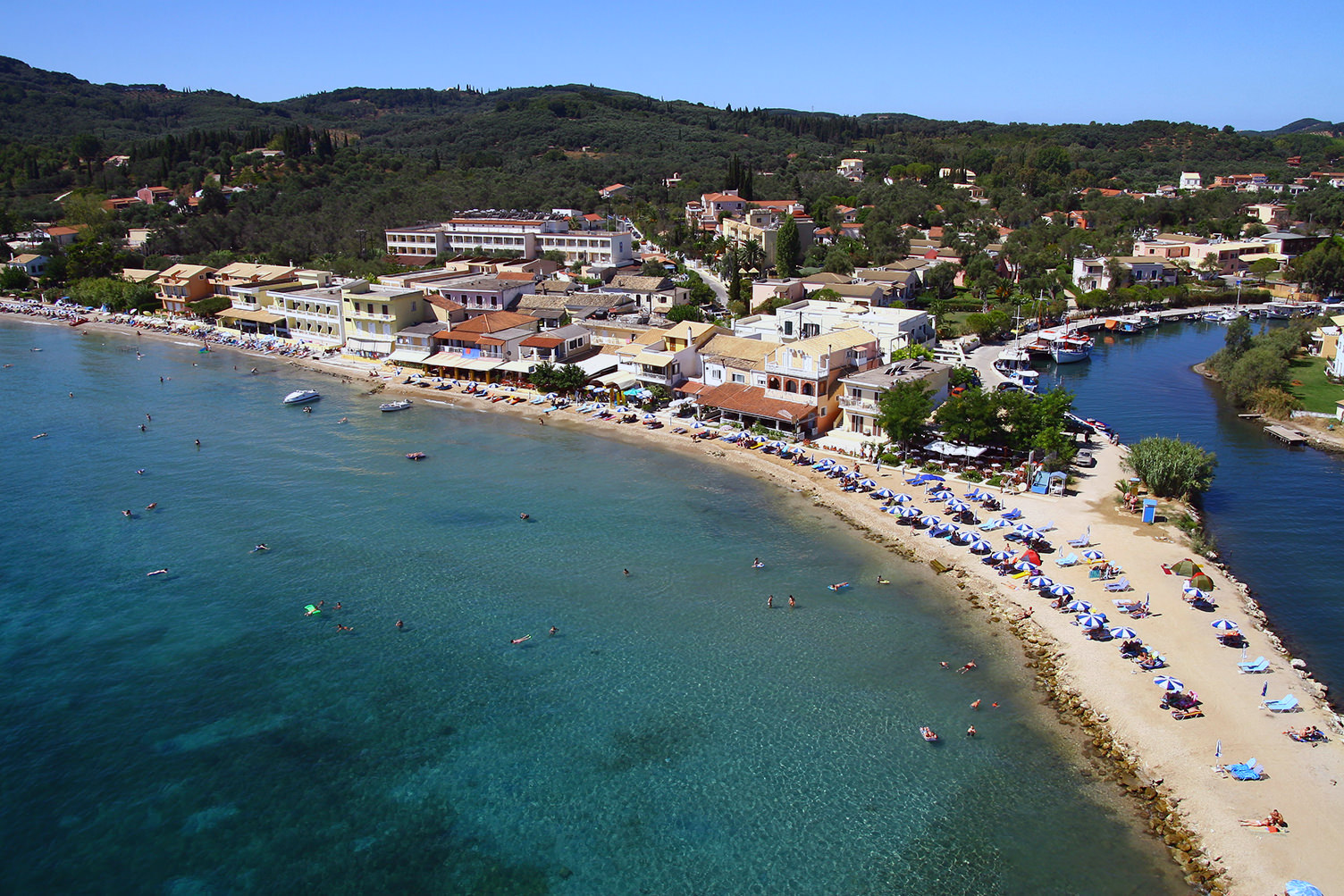 Holiday rentals Messonghi Beach
