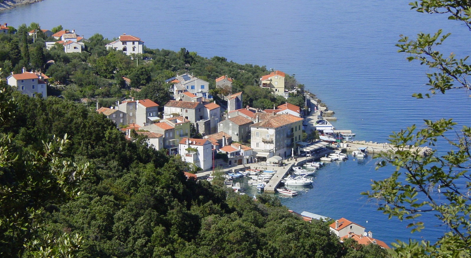 Holiday rentals Valun
