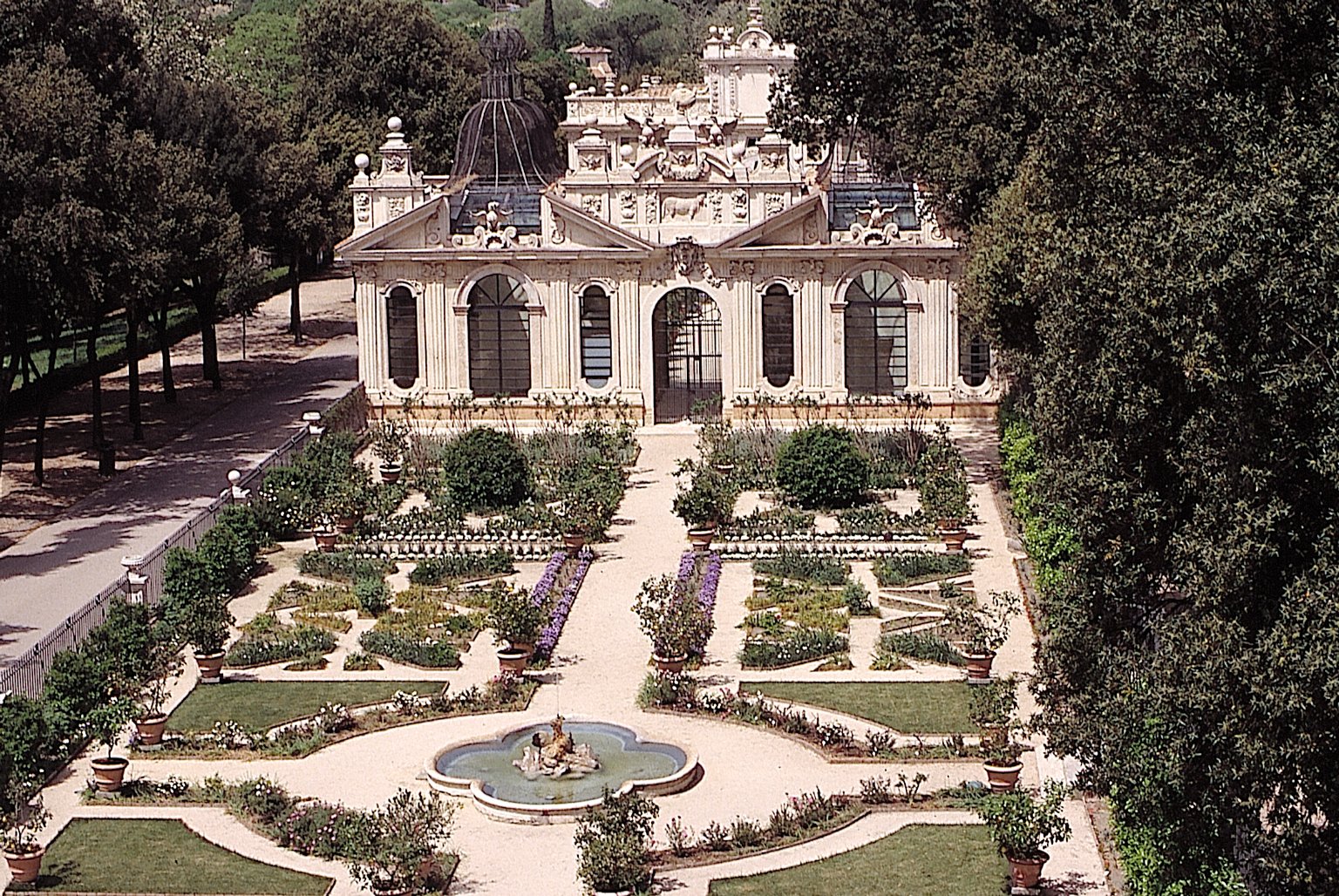 Hotels in Villa Borghese