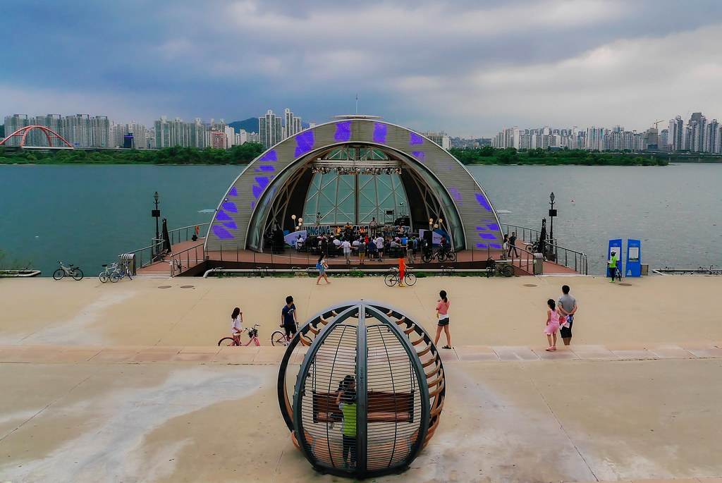 Holiday rentals Yeouido Han River Park