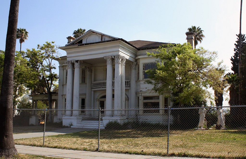 Holiday rentals Jefferson Park