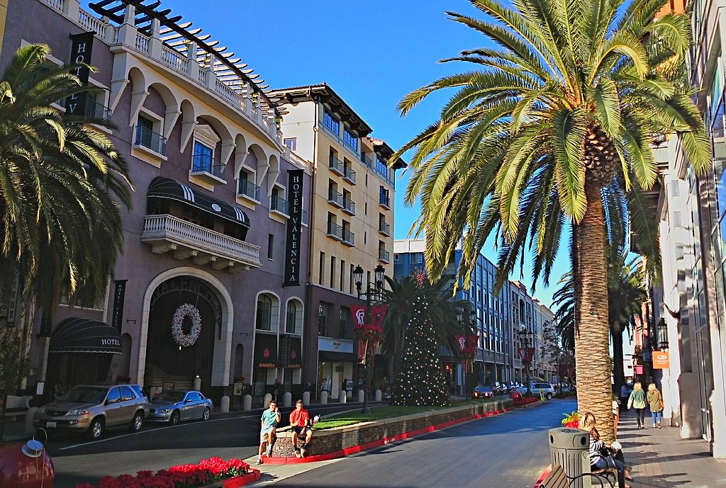 Holiday rentals Santana Row
