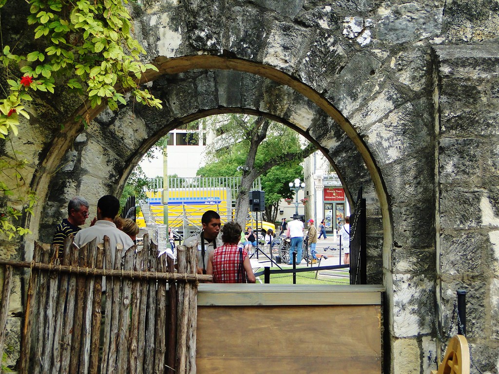 Holiday rentals Alamo Plaza