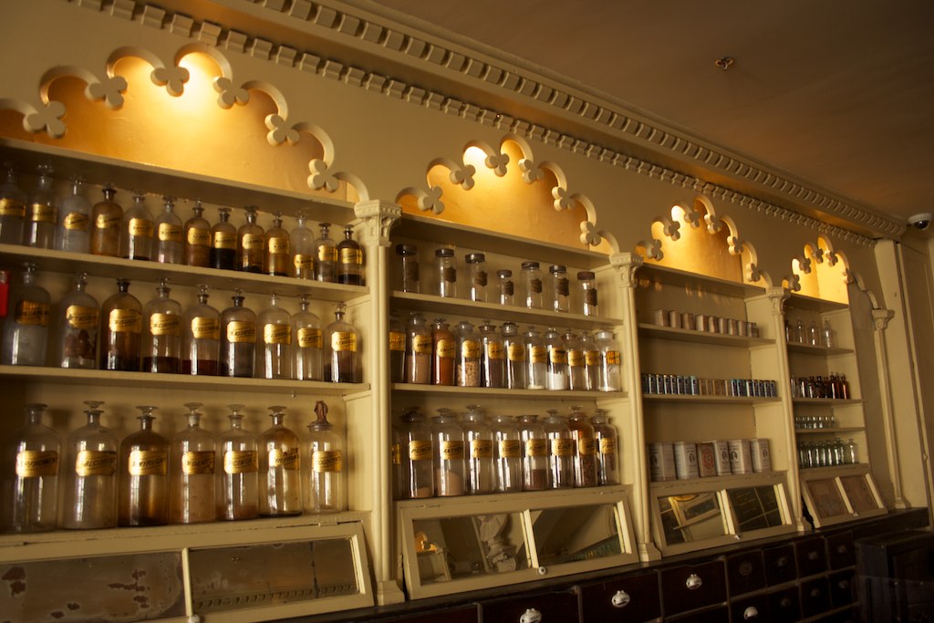 Hotels in Stabler-Leadbeater Apothecary Museum