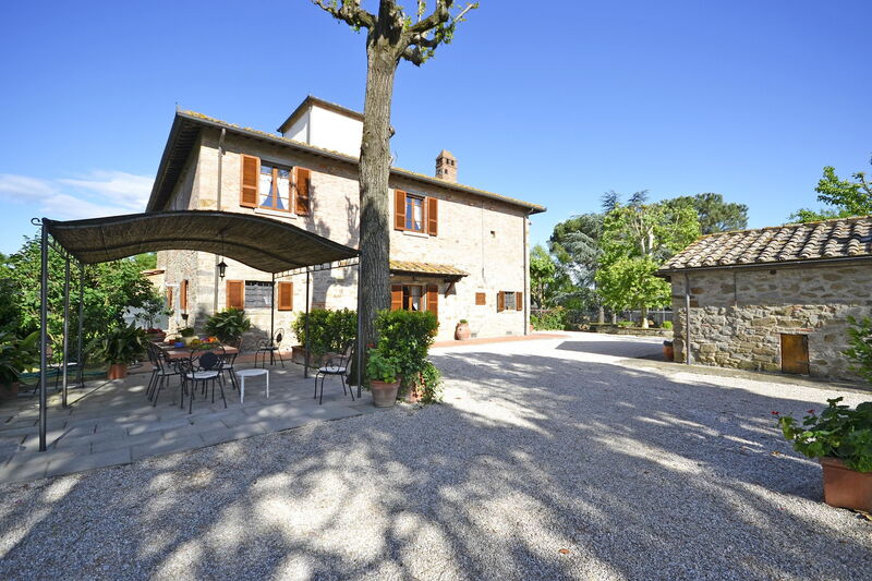 Holiday house with private pool for 8 persons in Cortona, Lake Trasimeno<BR>4 bedrooms, 4 bathrooms,m2