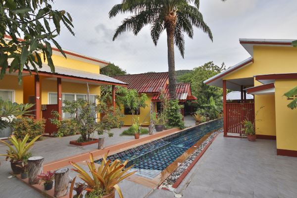 Ban Elephant Blanc Bungalow