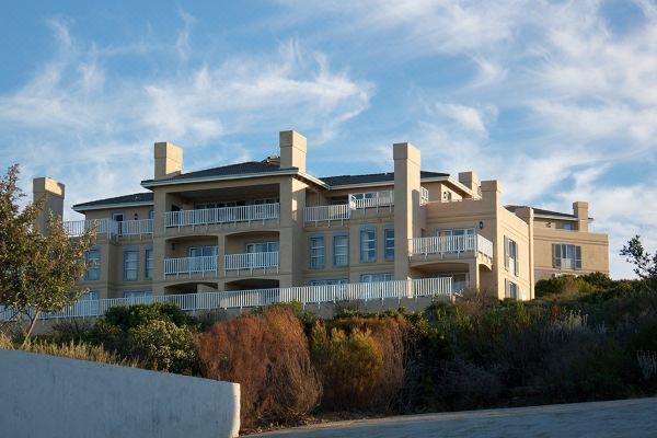 Pinnacle Point Beach and Golf Resort