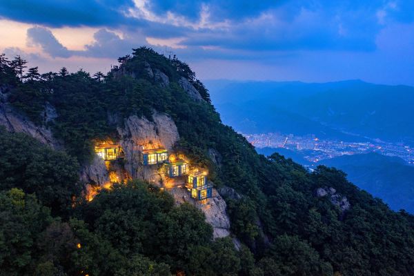 1866 Yunjing Xingsu (Laojun Mountain Scenic Area Zhongtianmen Square Branch)