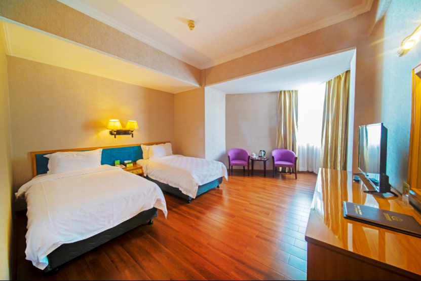 Huaqiao Hotel
