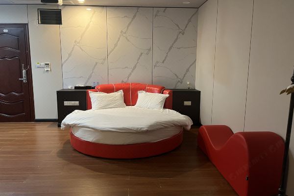 West Gate Hotel