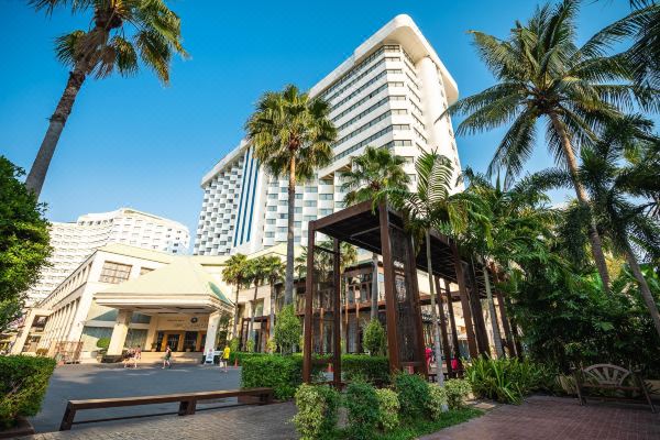 Jomtien Palm Beach Hotel and Resort - Sha Extra Plus