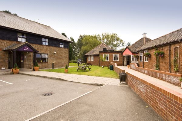Premier Inn Farnborough West (Southwood)