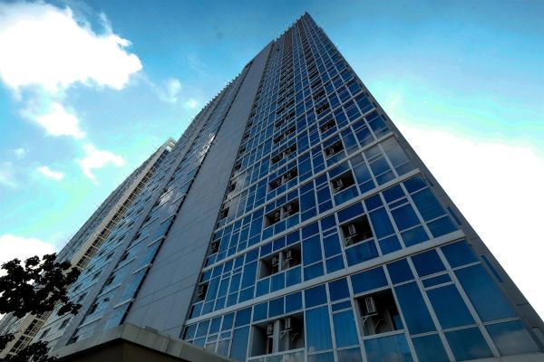 Minimalist and Homey Studio Menteng Park Apartment