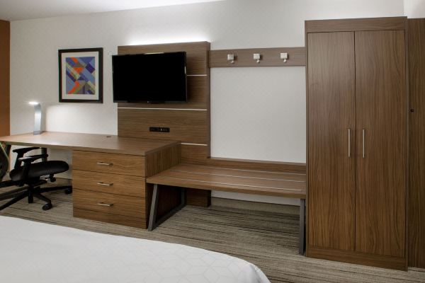 Holiday Inn Express & Suites - Warrensburg North, an IHG Hotel