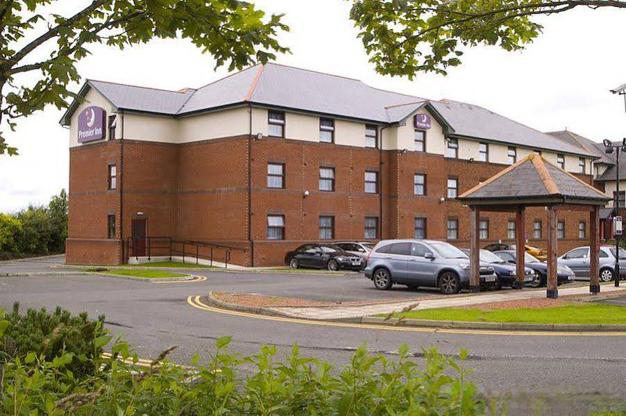 Premier Inn Livingston (M8, Jct3)