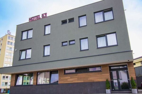 Hotel & Bistro 63