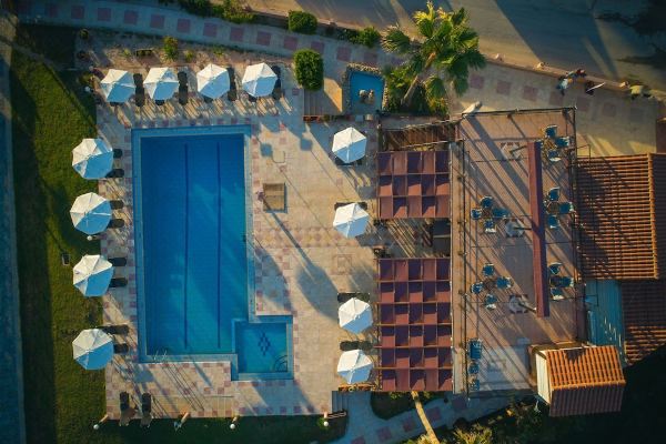 Odos Oneiron Tavronitis Bay