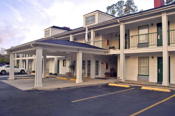 Super 8 by Wyndham Statesboro