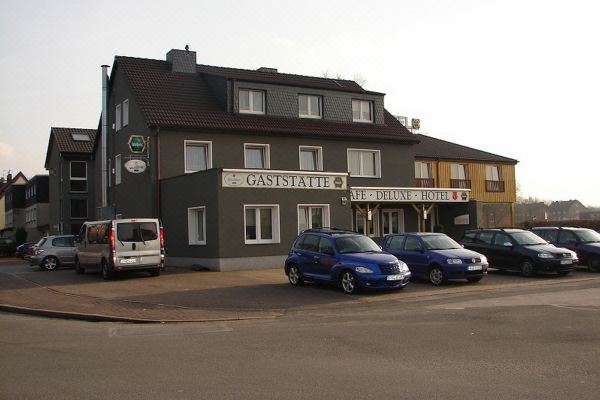 DELUXE HOTEL - CAFE