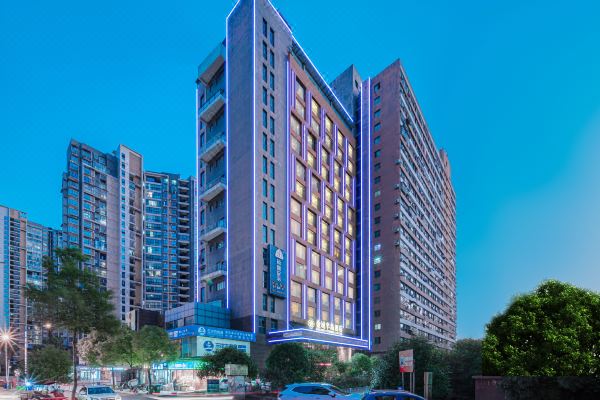 Golden Peninsula Hotel