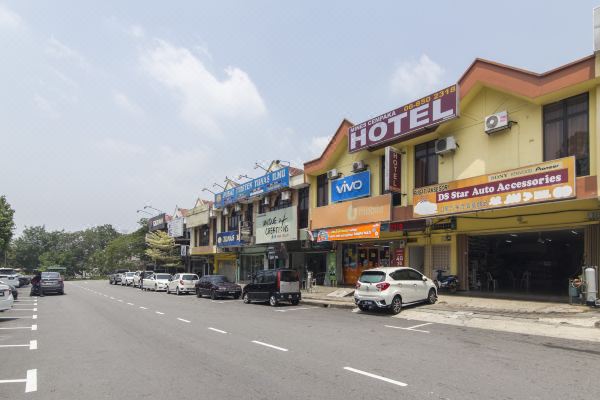 OYO 44072 Mines Cempaka Hotel
