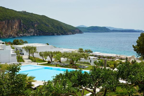 Lichnos Beach Hotel & Suites