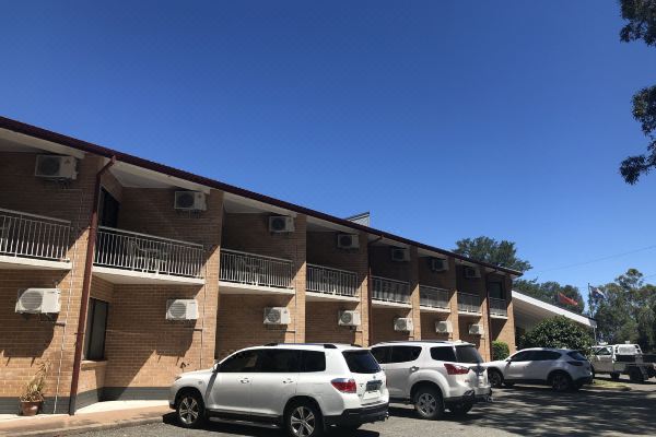 Charbonnier Motor Inn