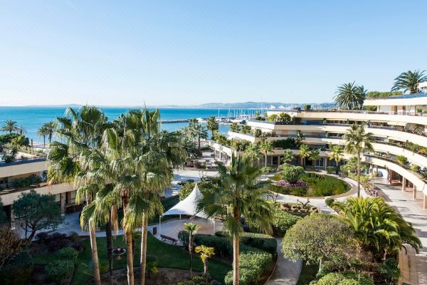 Holiday Inn Nice - Saint Laurent Du Var, an IHG Hotel