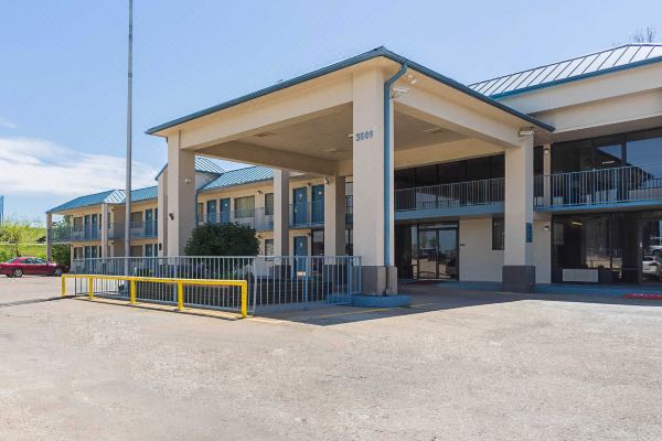 Econo Lodge Inn & Suites Bentonville - Rodgers