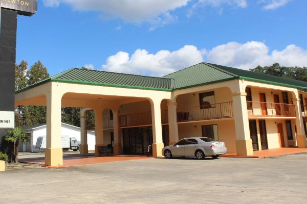 Days Inn & Suites by Wyndham Brewton