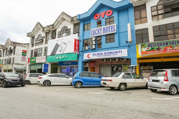 OYO 89406 LUCKY BUDGET HOTEL
