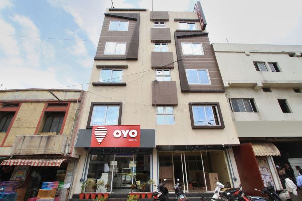 OYO Hotel Golden Inn Near Cubbon Park