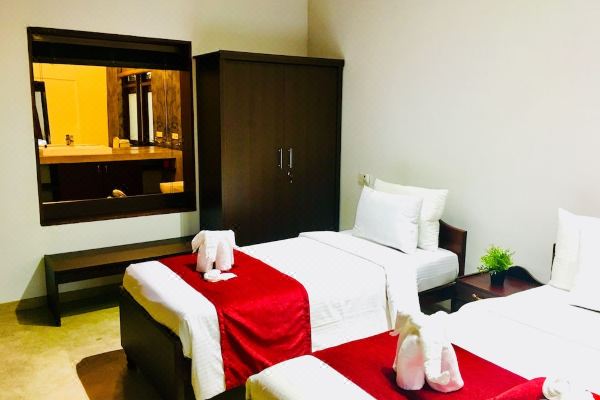 8 Plus  Villa