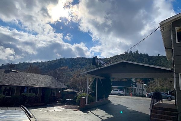 Mariposa Lodge