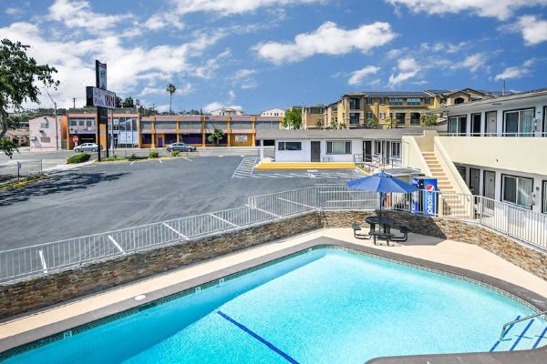 Sea Rock Inn - Long Beach