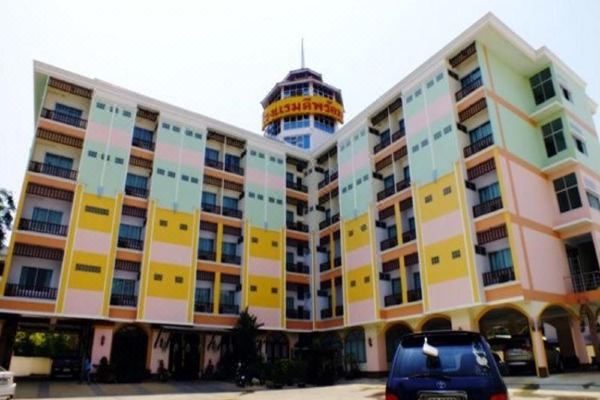 Dee Prom Hotel