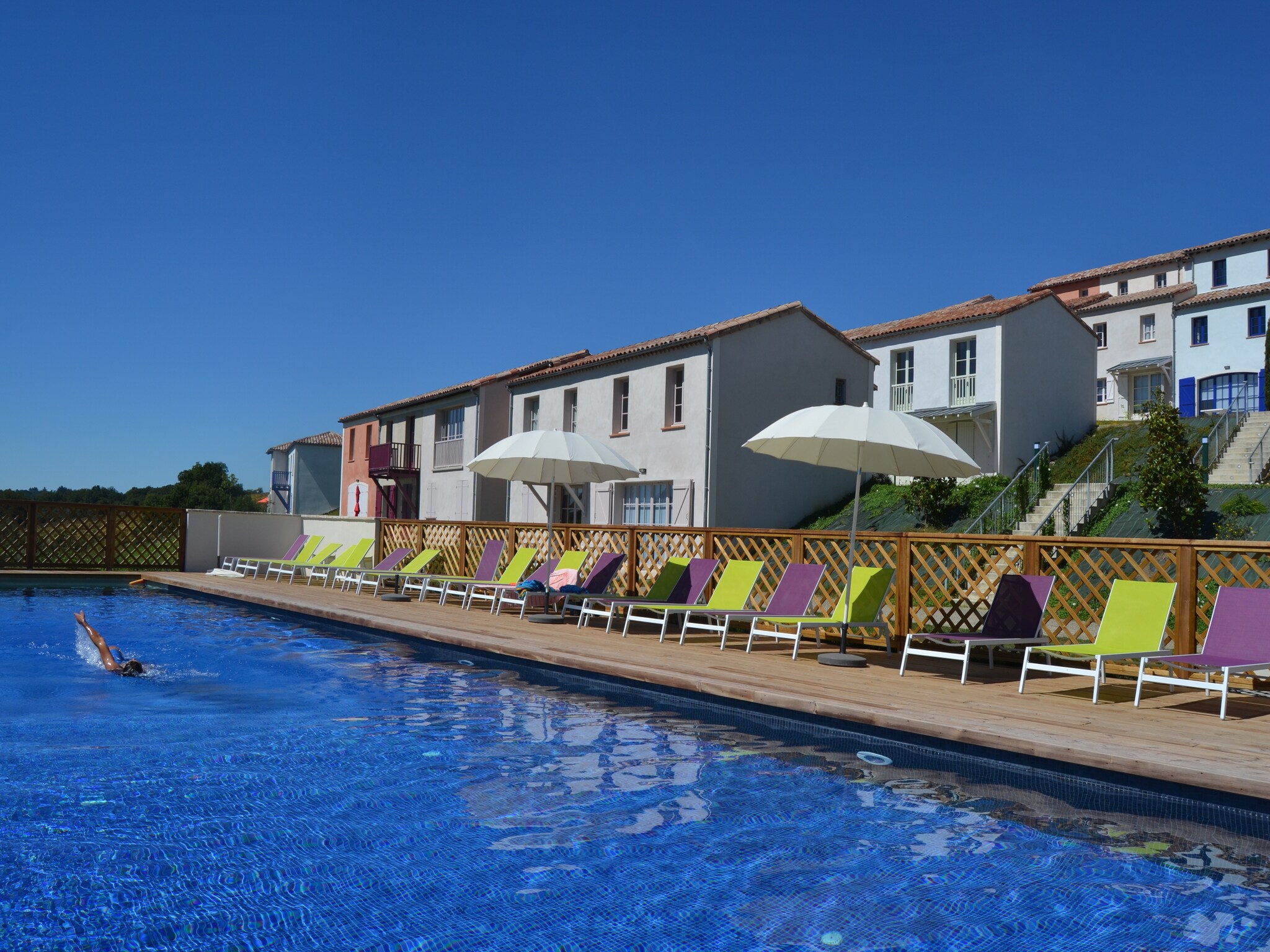 Holiday home in a park with WiFi and an outdoor swimming pool, located nearby a recreational lake