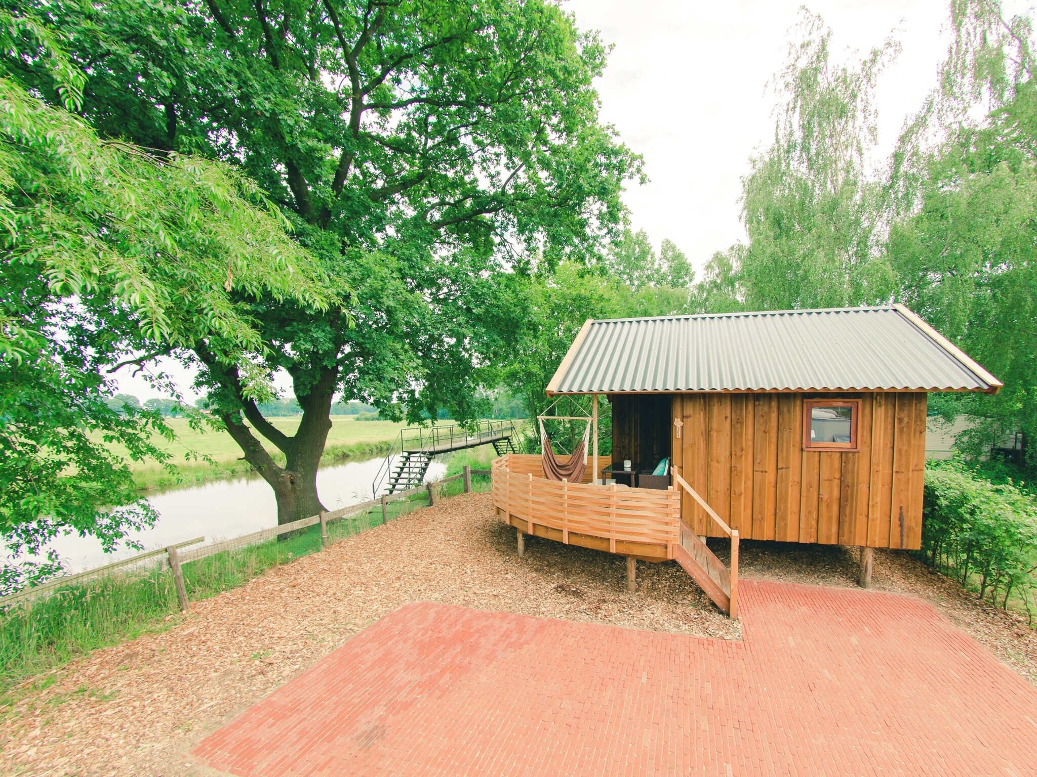 Charming cottage with a terrace, at the river De Regge