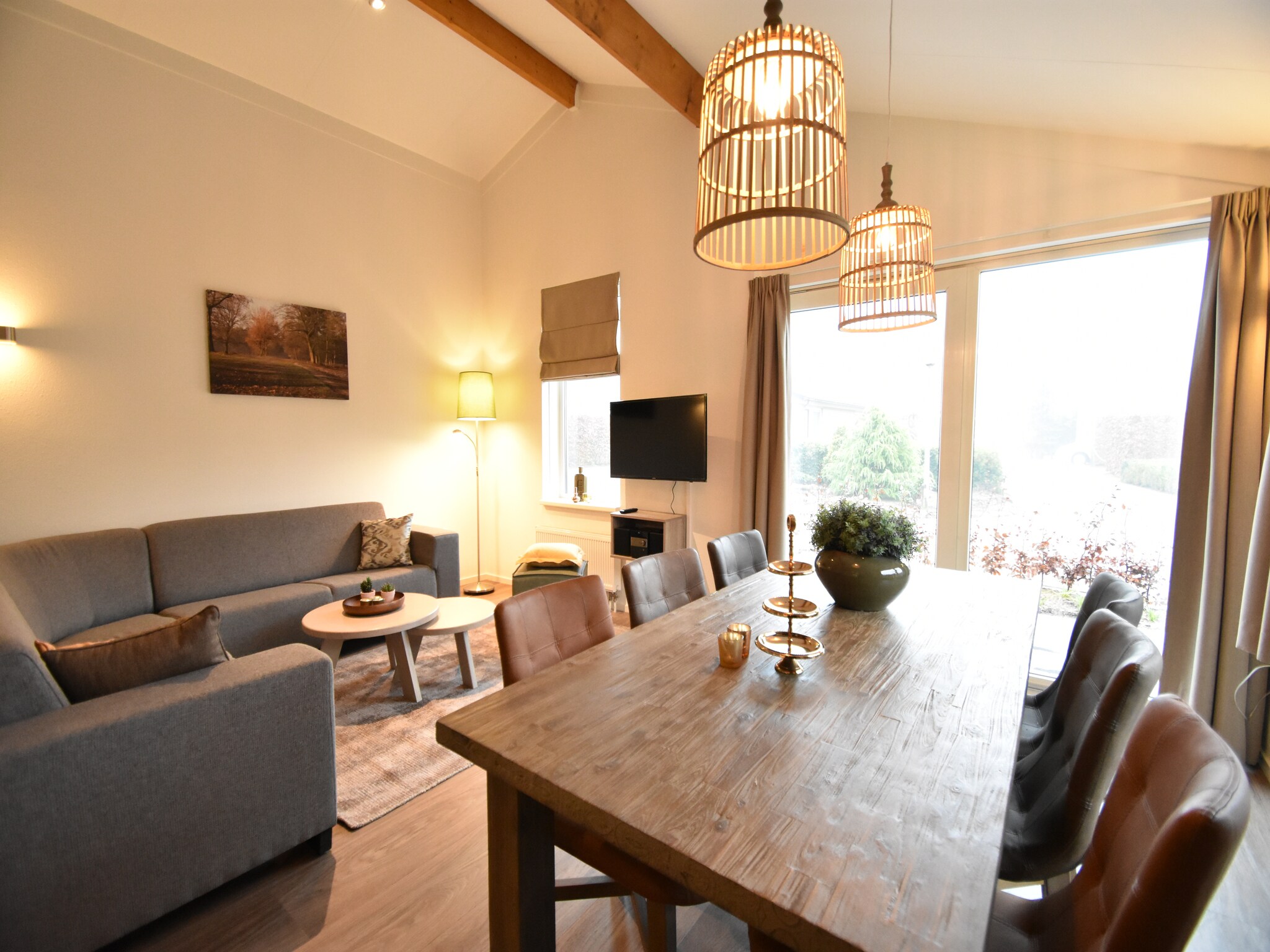 Beautifully furnished holiday home with hot tub and large garden on the Veluwe