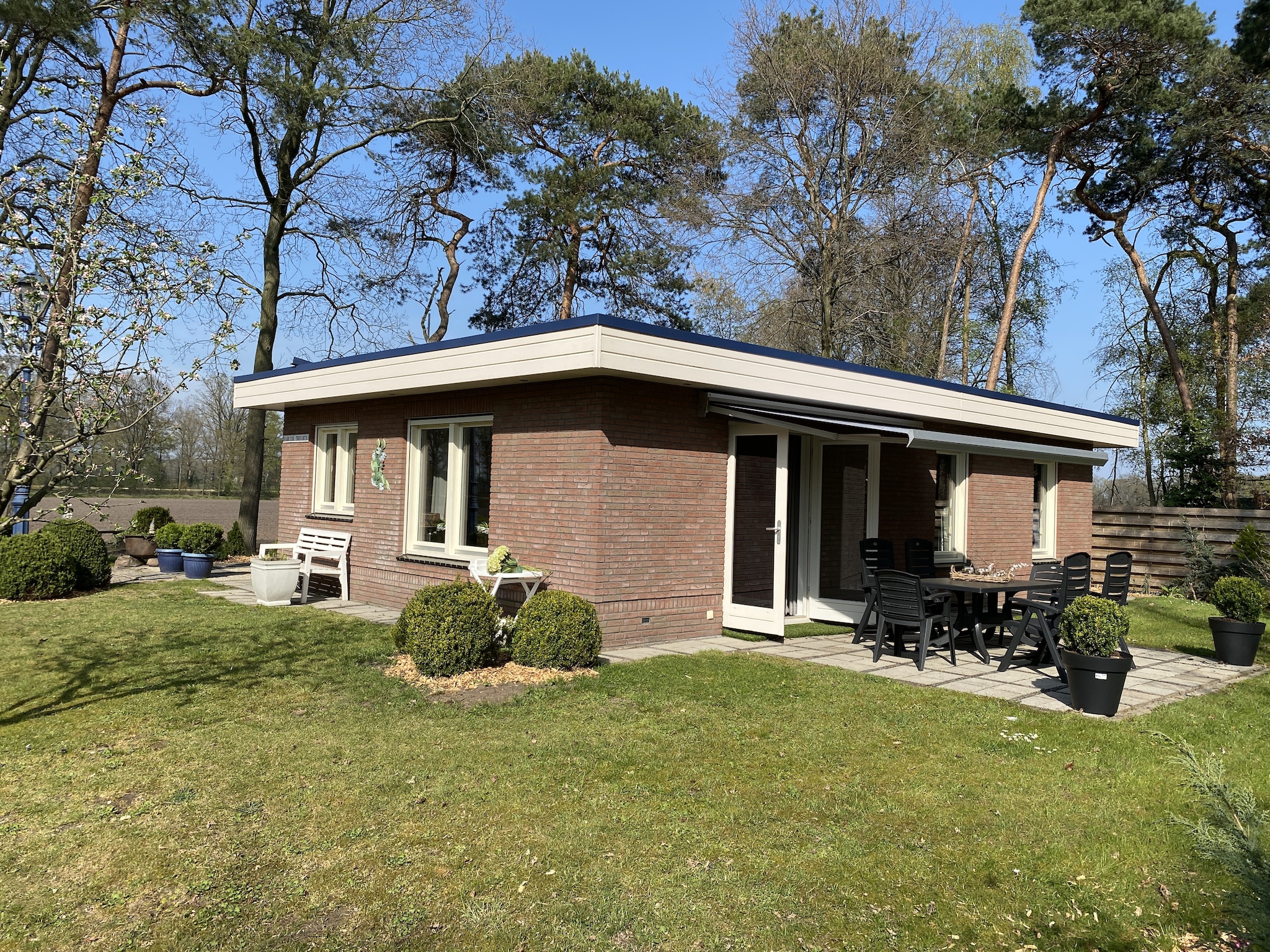 Alluring Holiday Home in Reutum-Weerselo with Jacuzzi