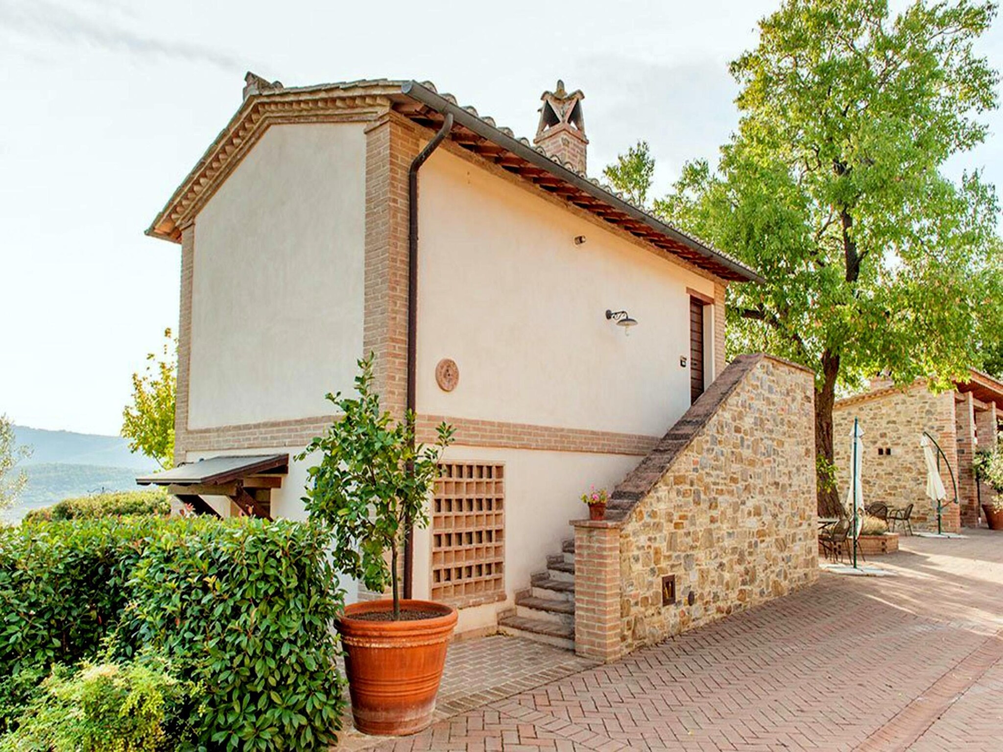 Pleasant detached house in a large farm, near Lake Trasimeno