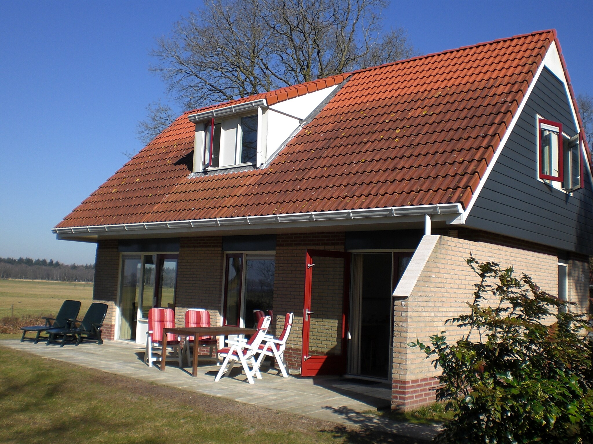 Nice house with garden, close to the Lemelerberg
