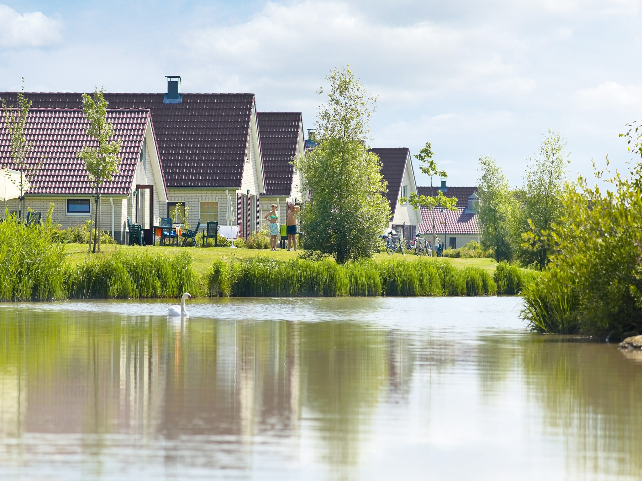 Spacious, comfortable villas located on a park with many facilities and a large recreation lake