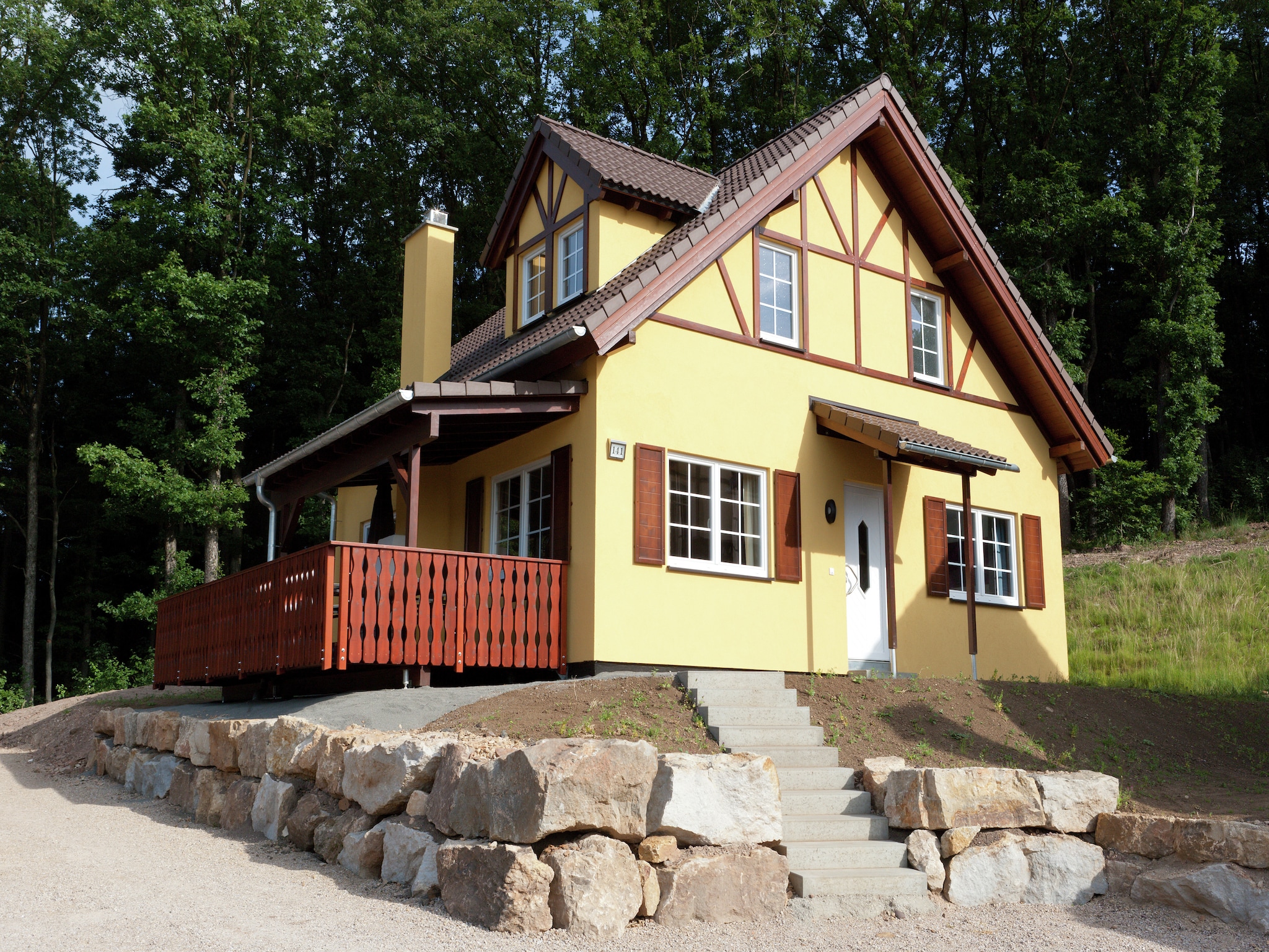 Villa with whirlpool, solarium and fireplace by a reservoir