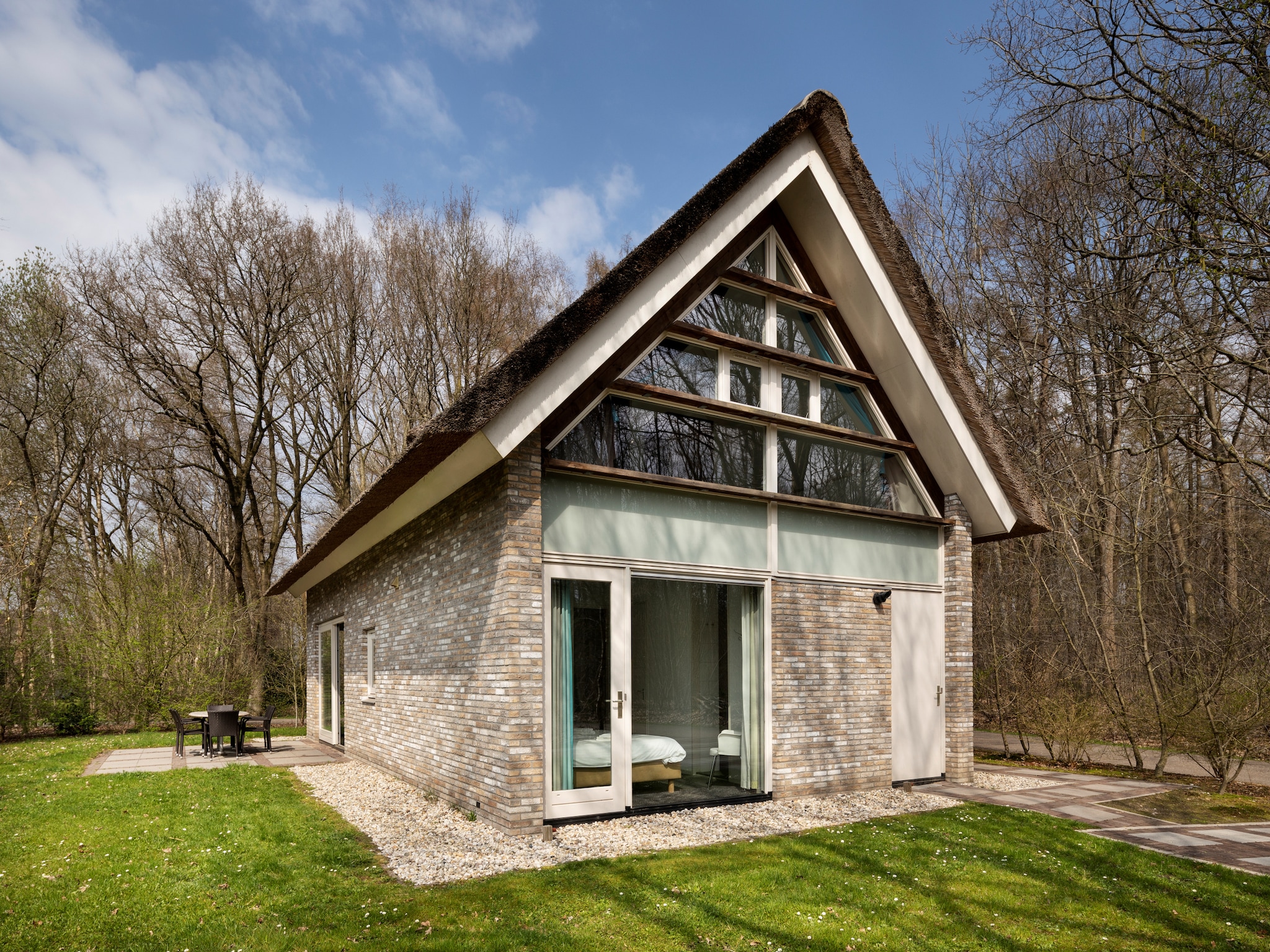 Thatched villa with two bathrooms, at 8 km. from Hoogeveen