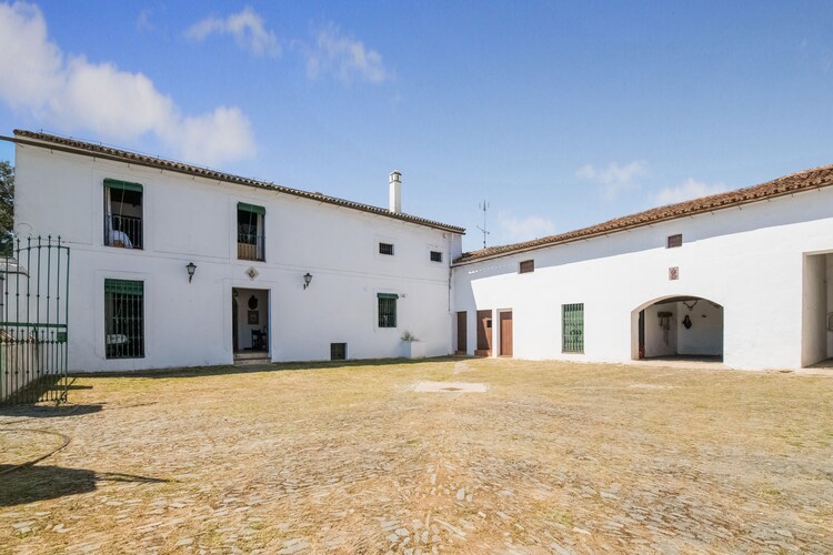 Holiday house with private pool for 16 persons approx. 500 m2